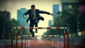 Persoană găsind soluții pentru depășirea obstacolelor și atingerea obiectivele personale.